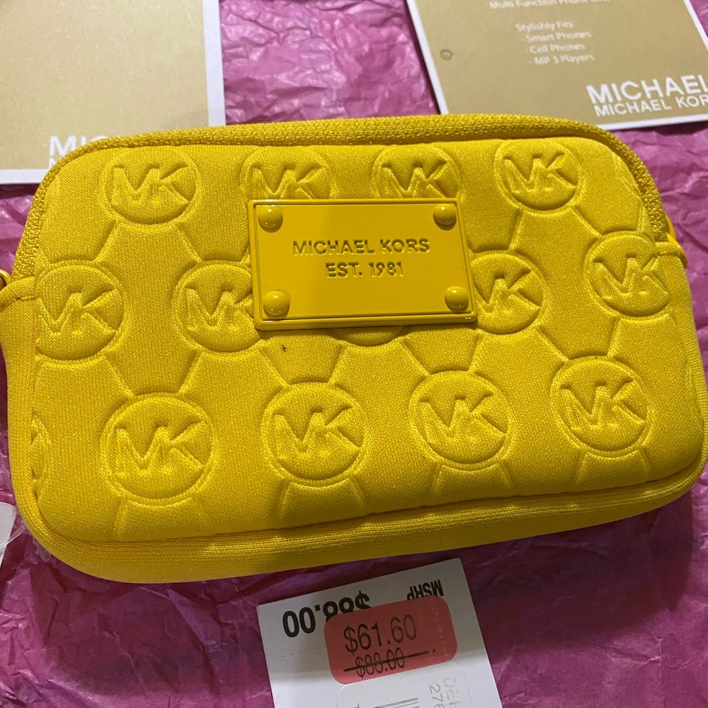 NWT MK Wristlet very cute ❤️❤️ - Picture 8 of 11